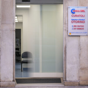 Ingresso del Centro ORL Curatoli, centro otorino a pochi minuti da Bari